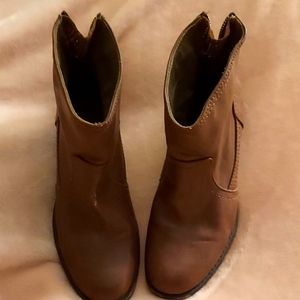 Bare traps sz 7.5 shortie boots